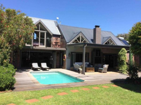 Spacious Villa with 2 Cottages in Noordhoek